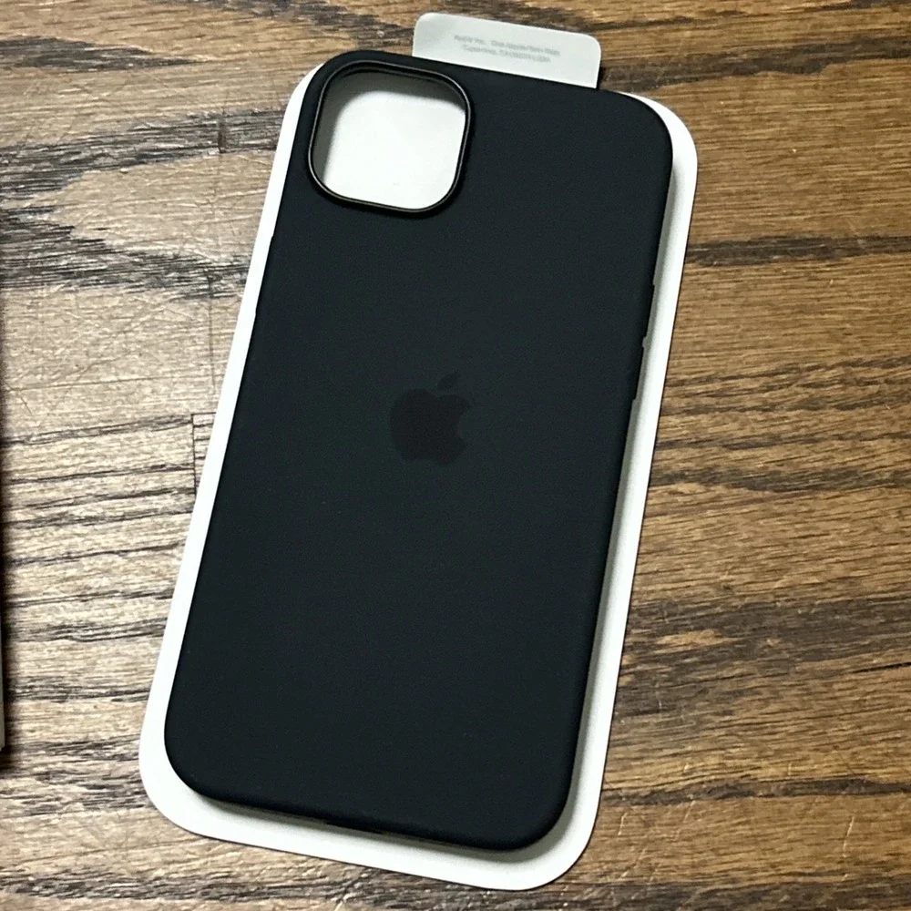 Apple Silicone Case with MagSafe for iPhone 14 Plus - Midnight